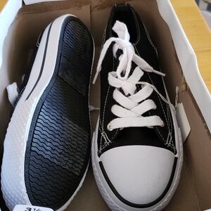 𝅺AIRWALK black Sneakers size 3.5